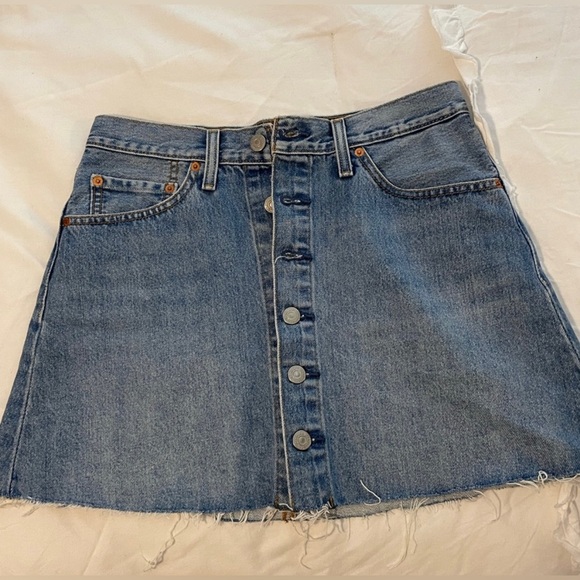 Levi’s Skirt - Picture 1 of 7
